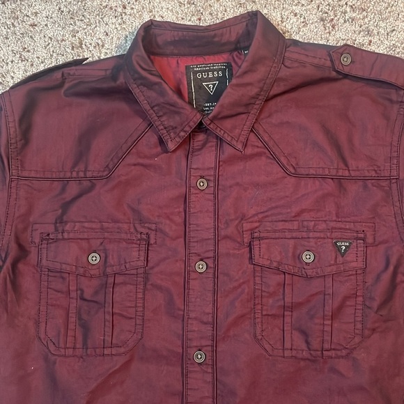 Guess Woman’s Maroon Short Sleeve Button Up Shirt Size Large - Picture 2 of 7